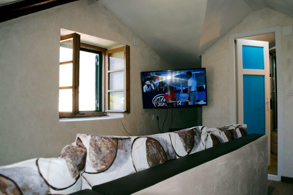 Image of House - 5 Bedrooms - 2 Bathrooms for Sale in Kotor-Kotor-Montenegro, Image 4