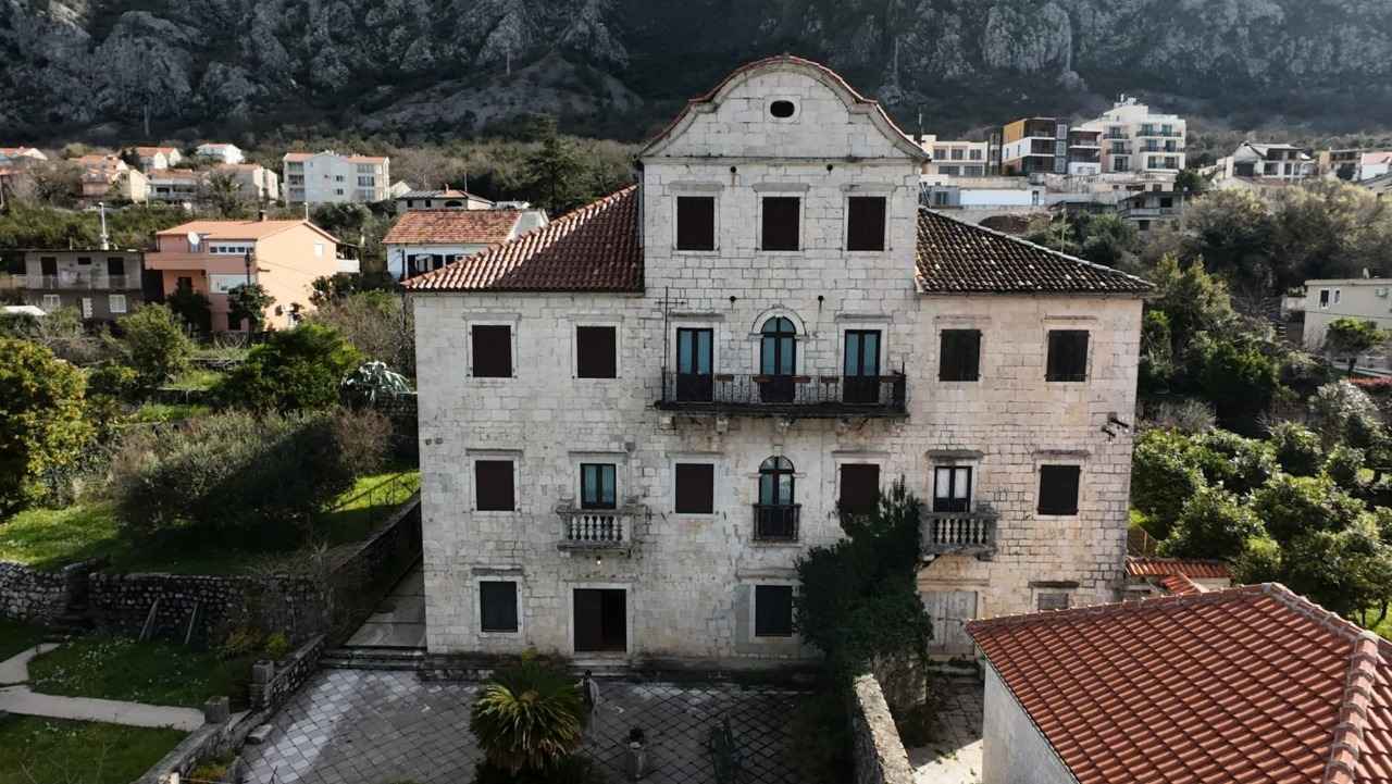 Stone Palace – A Touch of History by the Shores of Boka