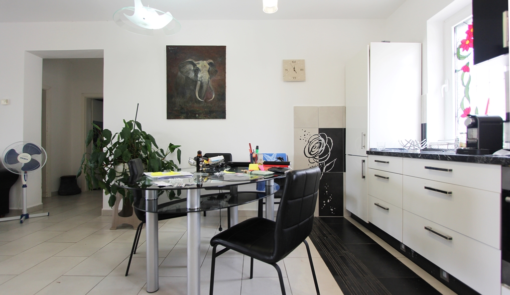 Image of House - 4 Bedrooms - 2 Bathrooms for Sale in Kotor-Zagora-Montenegro, Image 3