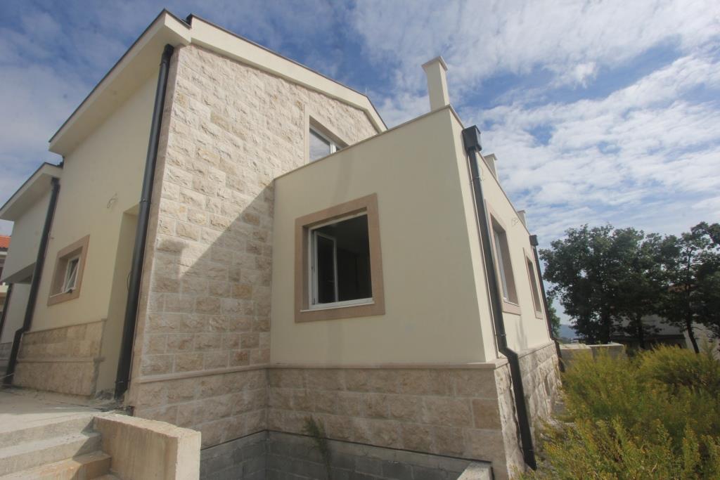 Image of House - 4 Bedrooms - 3 Bathrooms for Sale in Herceg-Novi-Herceg Novi-Montenegro, Image 15