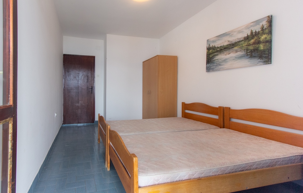 Image of House - 9 Bedrooms - 3 Bathrooms for Sale in Tivat-Krasici-Montenegro, Image 6
