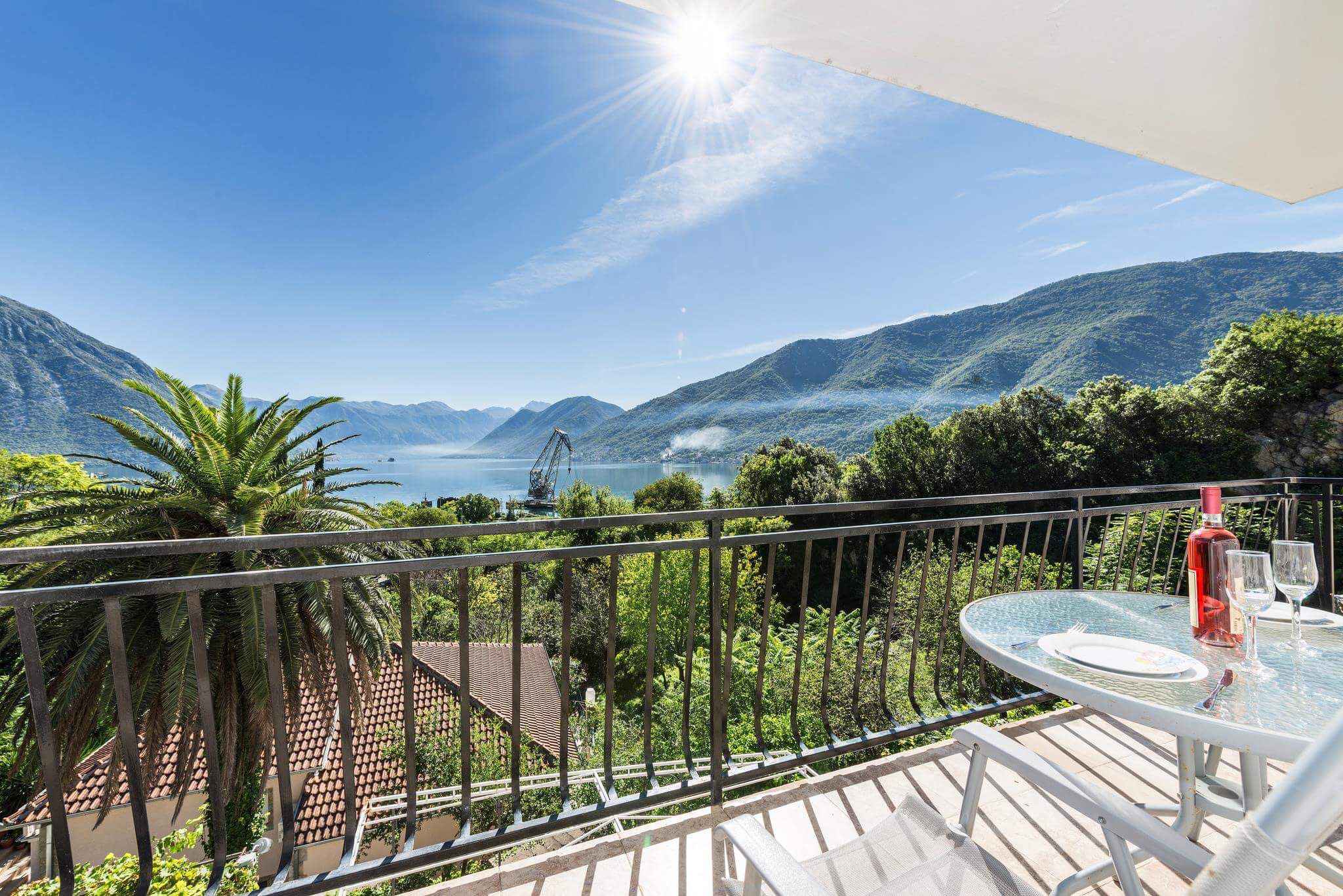 AUTHENTIC STONE HOUSE IN LIPCI WITH 4 SEPARATE APARTMENTS  Strp Kotor