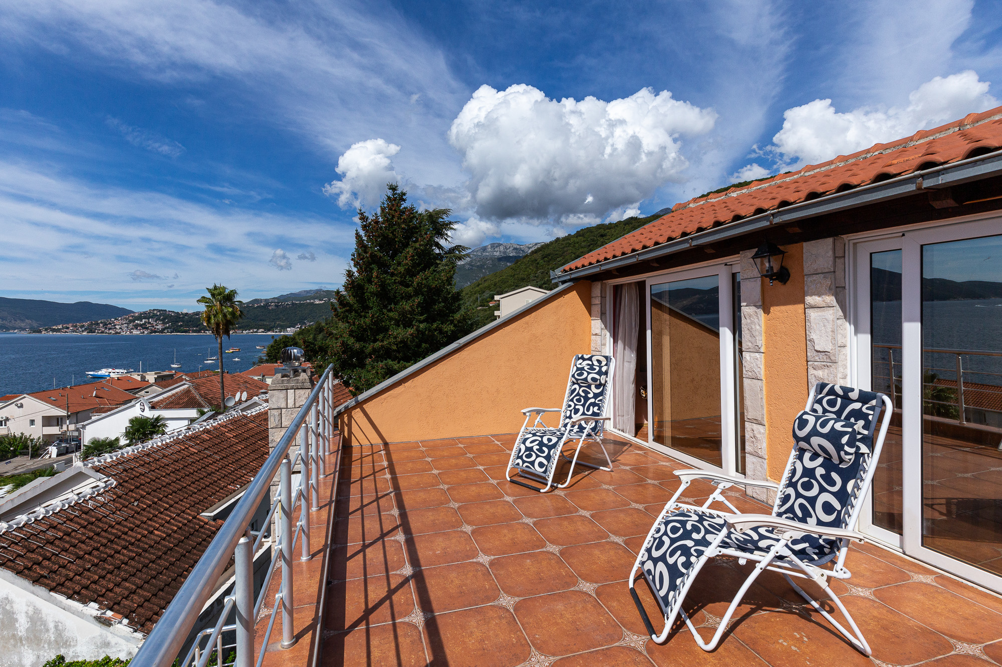 Image of House - 3 Bedrooms - 4 Bathrooms for Sale in Herceg-Novi-Kumbor-Montenegro, Image 9