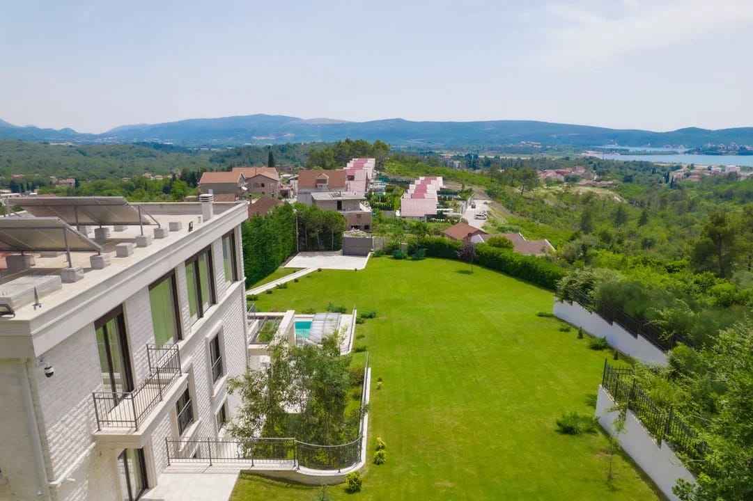 Image of Villa - 6 Bedrooms - 2 Bathrooms for Sale in Tivat-Mrcevac-Montenegro, Image 5