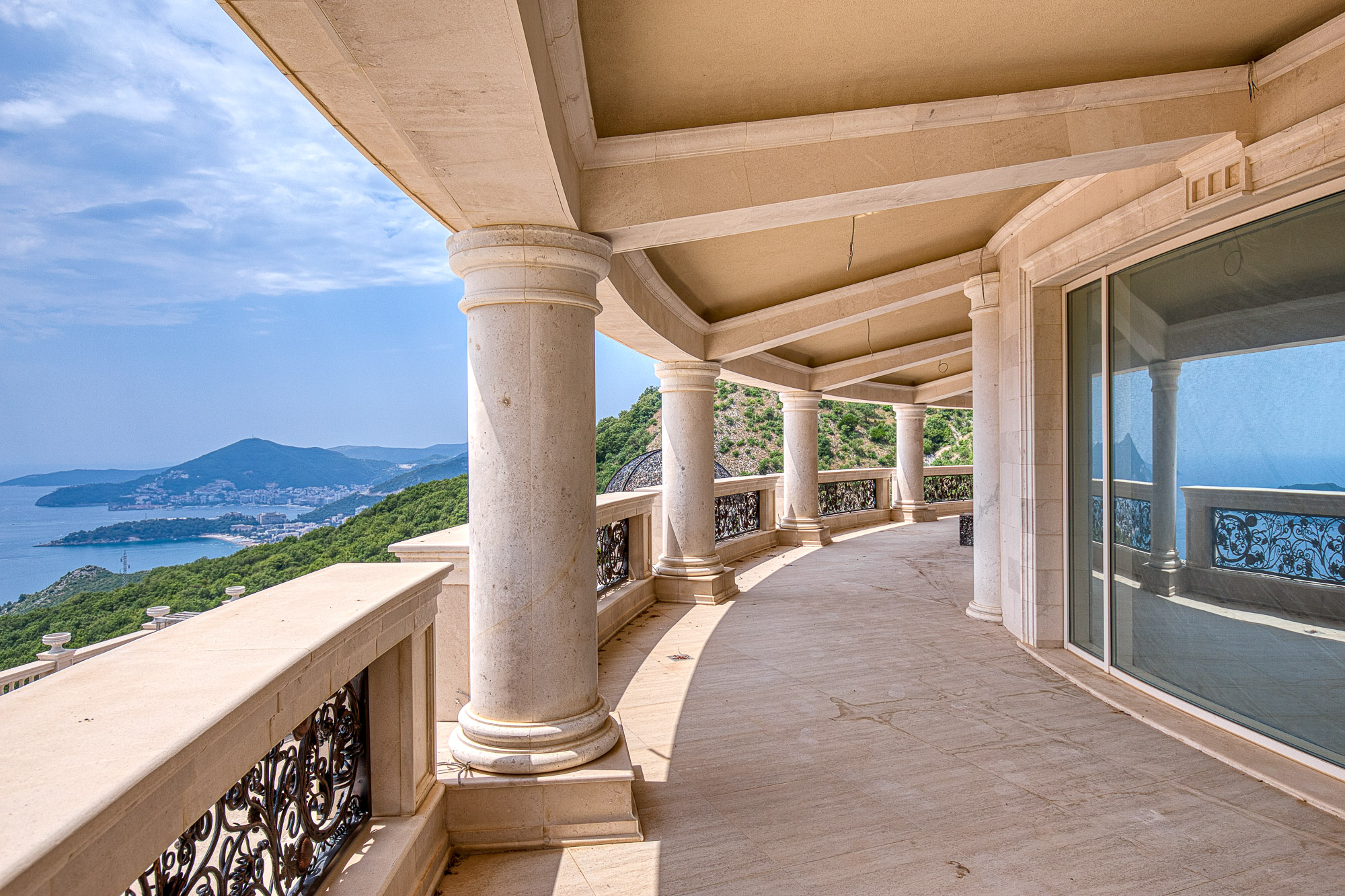 Image of Villa - 11 Bedrooms - 16 Bathrooms for Sale in Montenegro-Sveti Stefan-Montenegro, Image 18