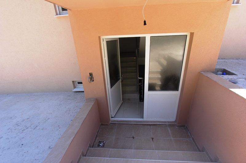 Image of House - 6 Bedrooms - 6 Bathrooms for Sale in Herceg-Novi-Igalo-Montenegro, Image 2
