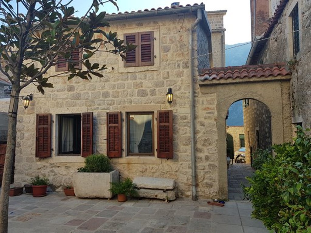 Image of House - 6 Bedrooms - 6 Bathrooms for Sale in Kotor-Prcanj-Montenegro, Image 8