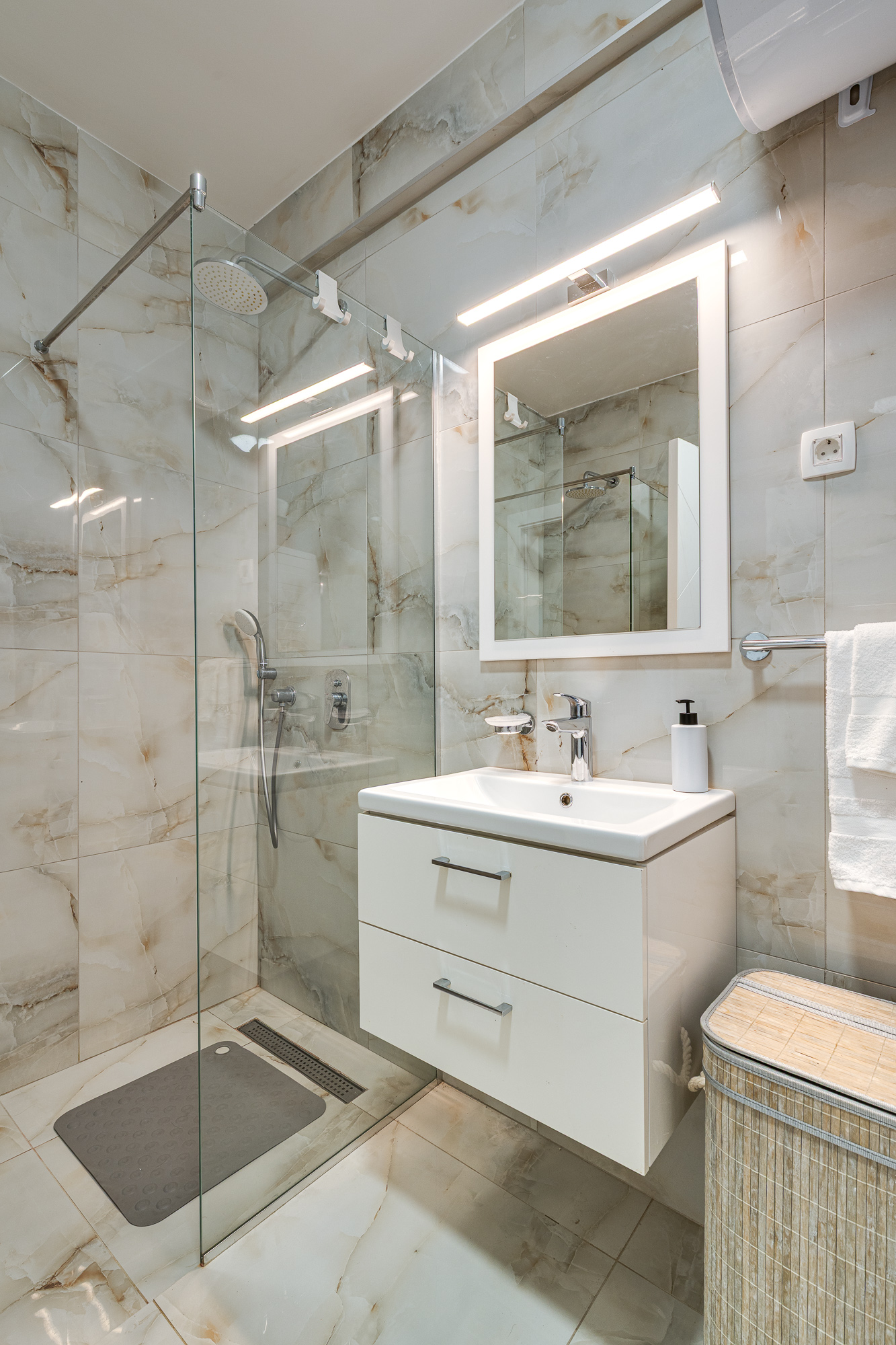 Image of Apartment - 2 Bedrooms for Sale in Tivat-Tivat-Montenegro, Image 9