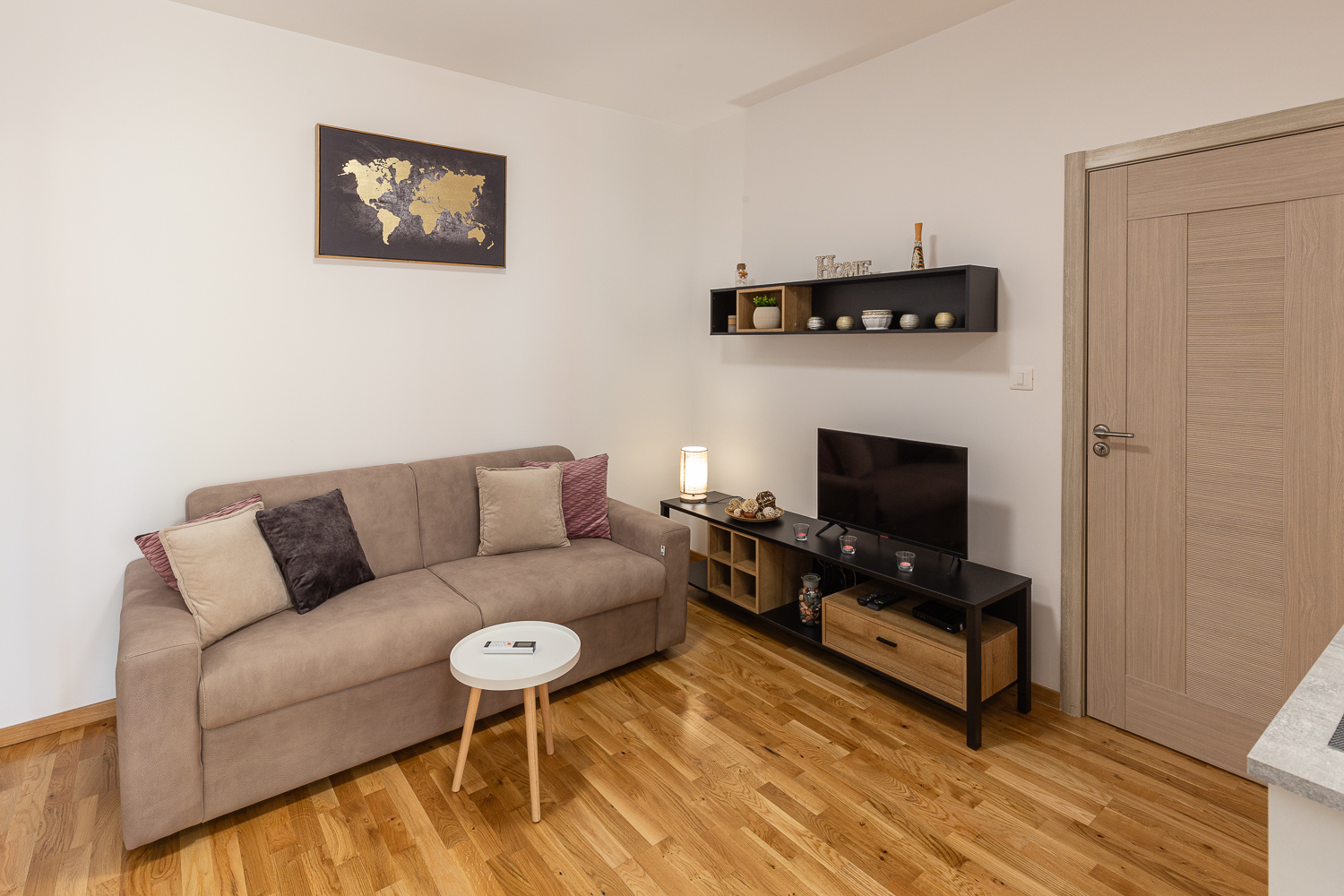Modern one bedroom apartment in a new building near the sea in Bečići