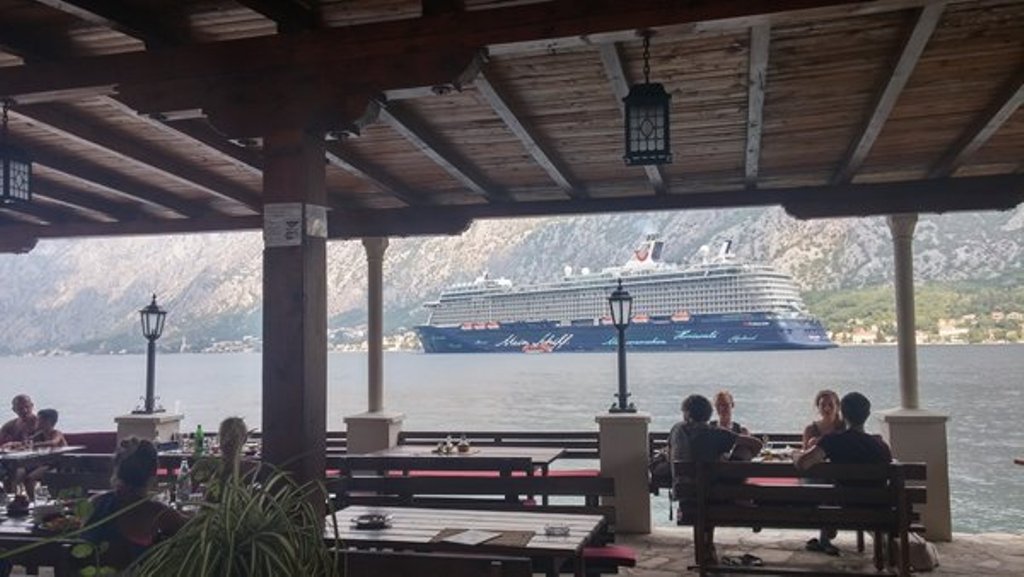 Image of House - 6 Bedrooms - 6 Bathrooms for Sale in Kotor-Prcanj-Montenegro, Image 21