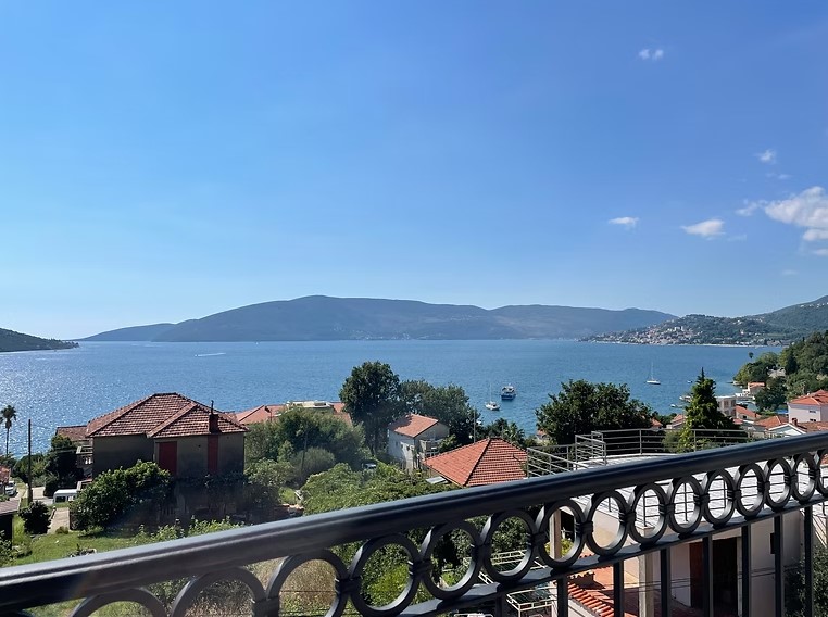 Image of Apartment - 1 Bedrooms - 1 Bathrooms for Sale in Herceg-Novi-Kumbor-Montenegro, Image 4