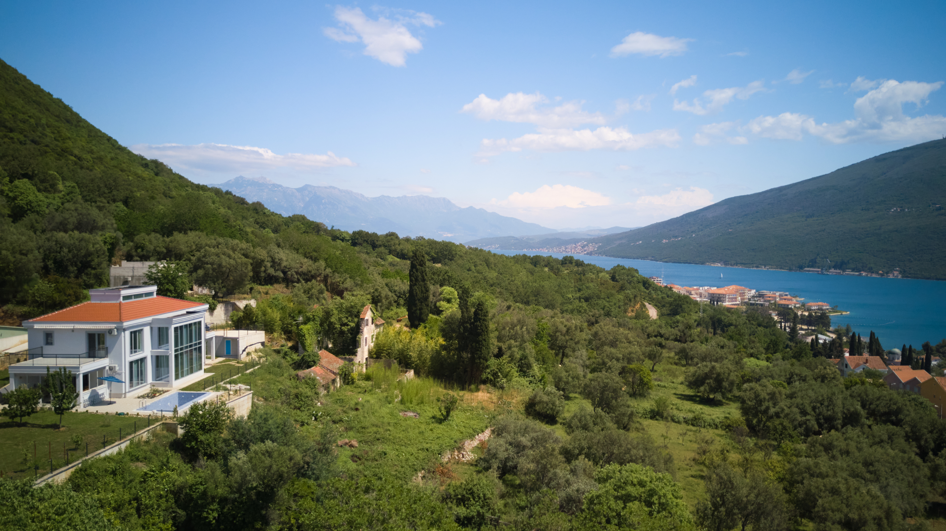 Image of Villa - 4 Bedrooms - 4 Bathrooms for Sale in Herceg-Novi-Kumbor-Montenegro, Image 2