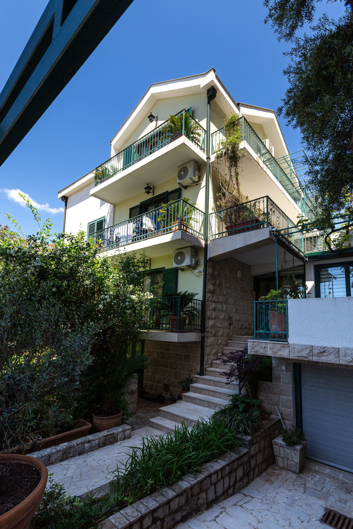 Image of House - 6 Bedrooms - 3 Bathrooms for Sale in Budva-Budva-Montenegro, Image 38