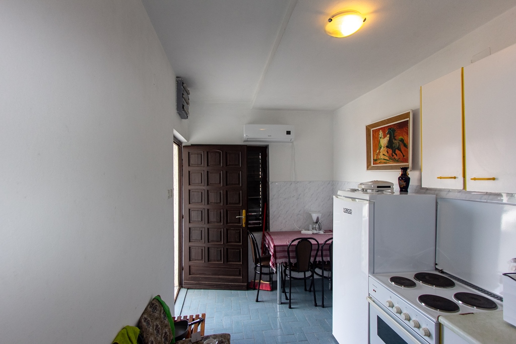 Image of House - 9 Bedrooms - 3 Bathrooms for Sale in Tivat-Krasici-Montenegro, Image 4