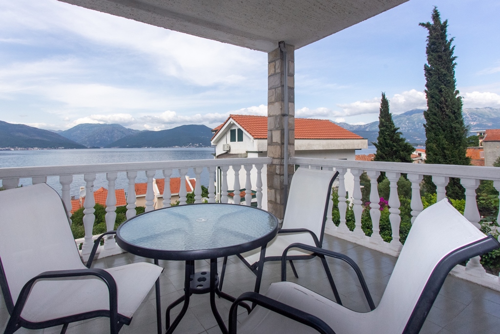 Image of House - 9 Bedrooms - 3 Bathrooms for Sale in Tivat-Krasici-Montenegro, Image 1