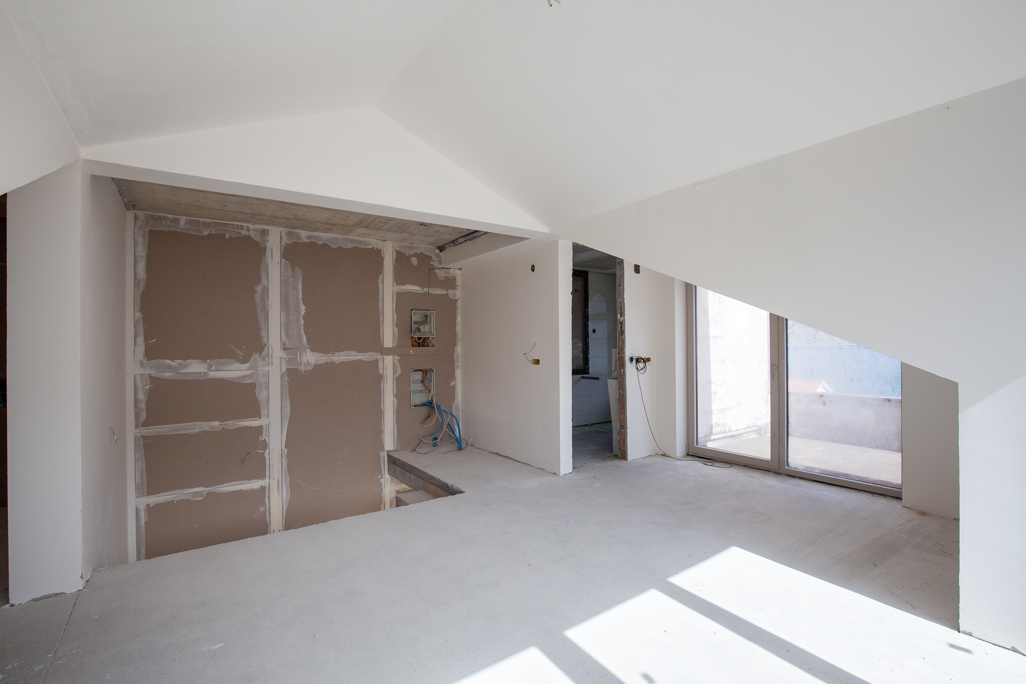 Image of House - 6 Bedrooms for Sale in Kotor-Prcanj-Montenegro, Image 2