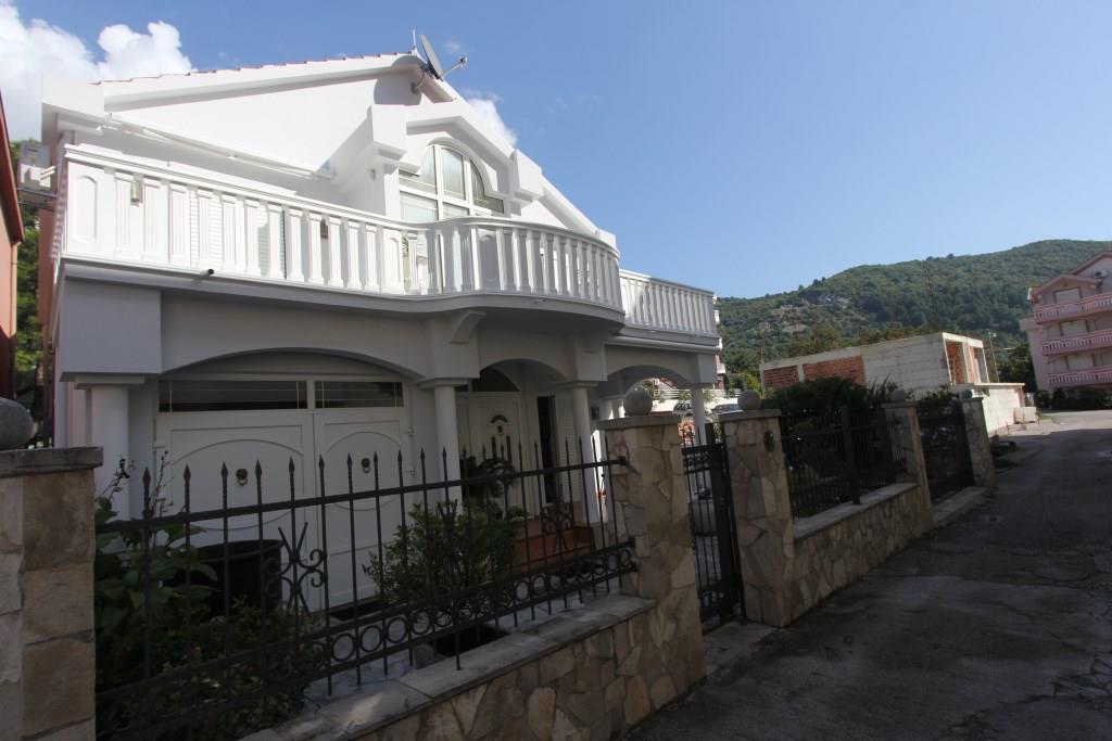 Image of House - 5 Bedrooms - 3 Bathrooms for Sale in Budva-Budva-Montenegro, Image 1