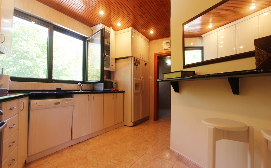 Image of House - 3 Bedrooms - 2 Bathrooms for Sale in Budva-Radanovici-Montenegro, Image 8