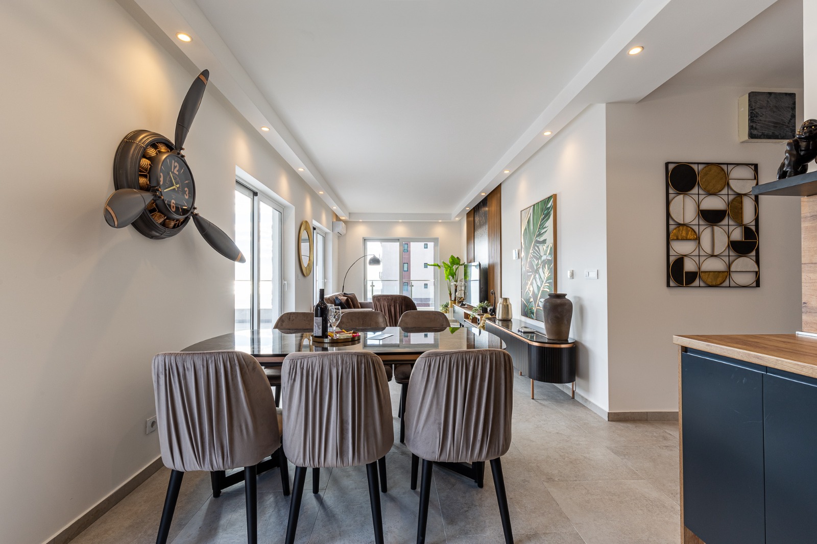 For sale: a spacious and luxuriously furnished three-bedroom apartment in the Sunny Side complex.  Becici Budva