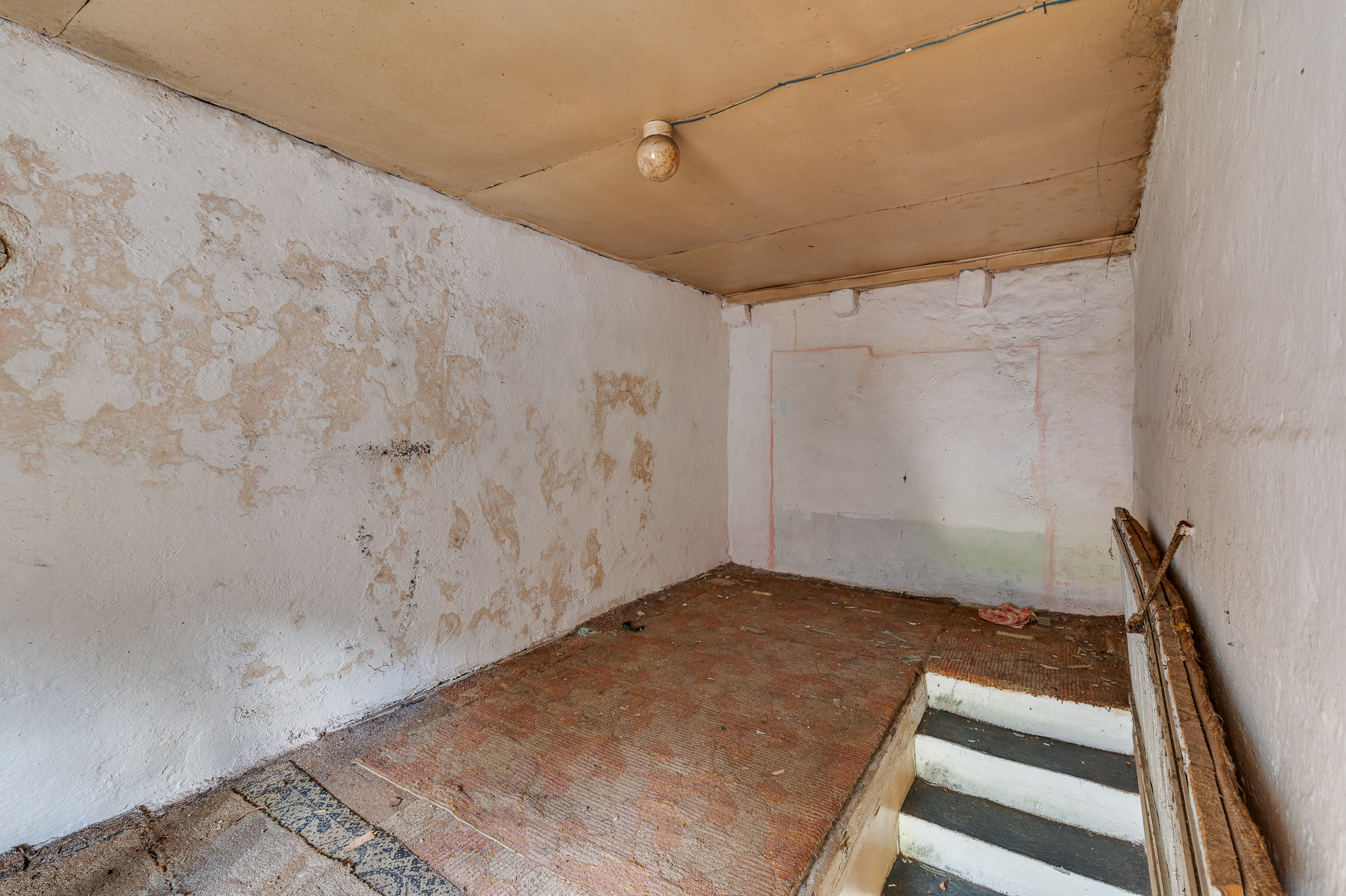  Image of House - 4 Bedrooms - 2 Bathrooms for Residential For Sale in Kotor-Kotor-Montenegro, Image 11