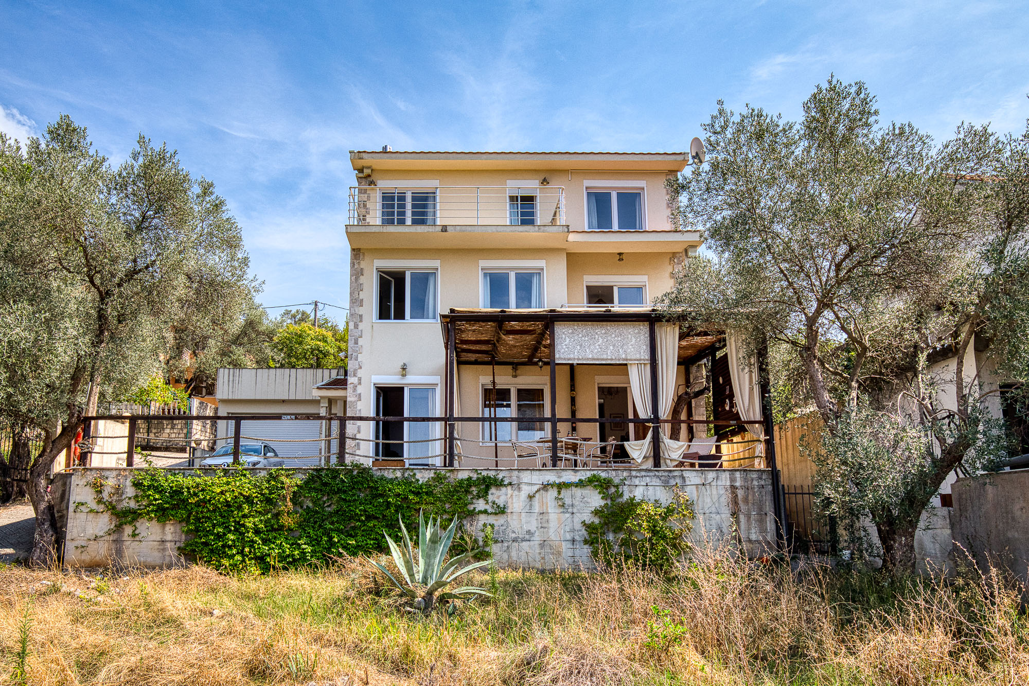 Image of House - 5 Bedrooms - 5 Bathrooms for Sale in Herceg-Novi-Montenegro, Image 1