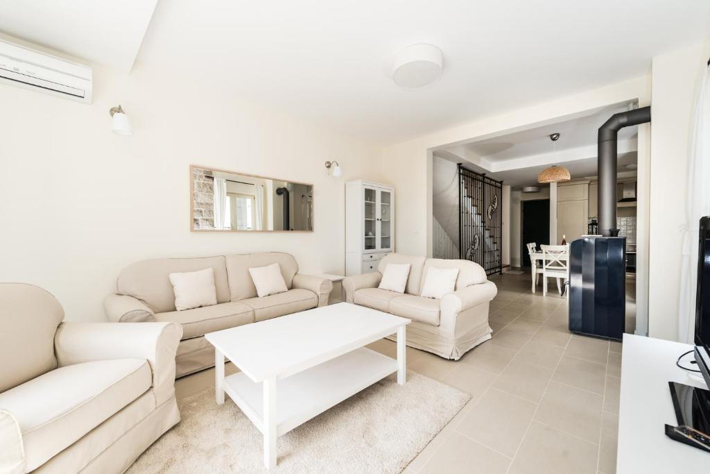 Image of Townhouse - 3 Bedrooms - 4 Bathrooms for Sale in Herceg-Novi-Sutorina-Montenegro, Image 5