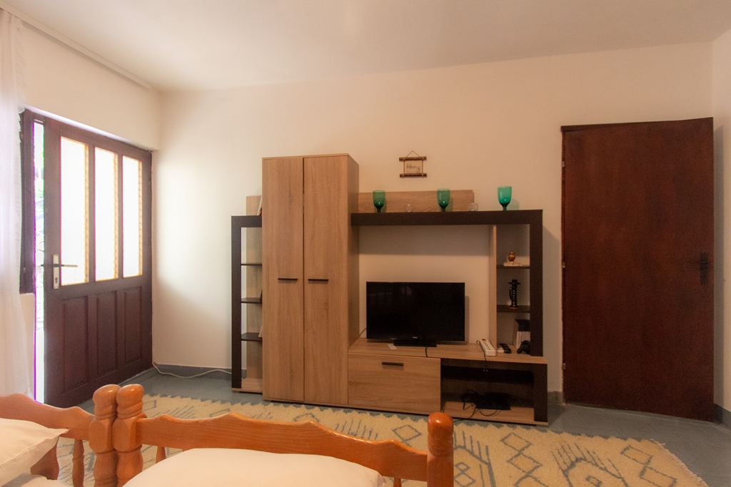 Image of House - 9 Bedrooms - 3 Bathrooms for Sale in Tivat-Krasici-Montenegro, Image 10