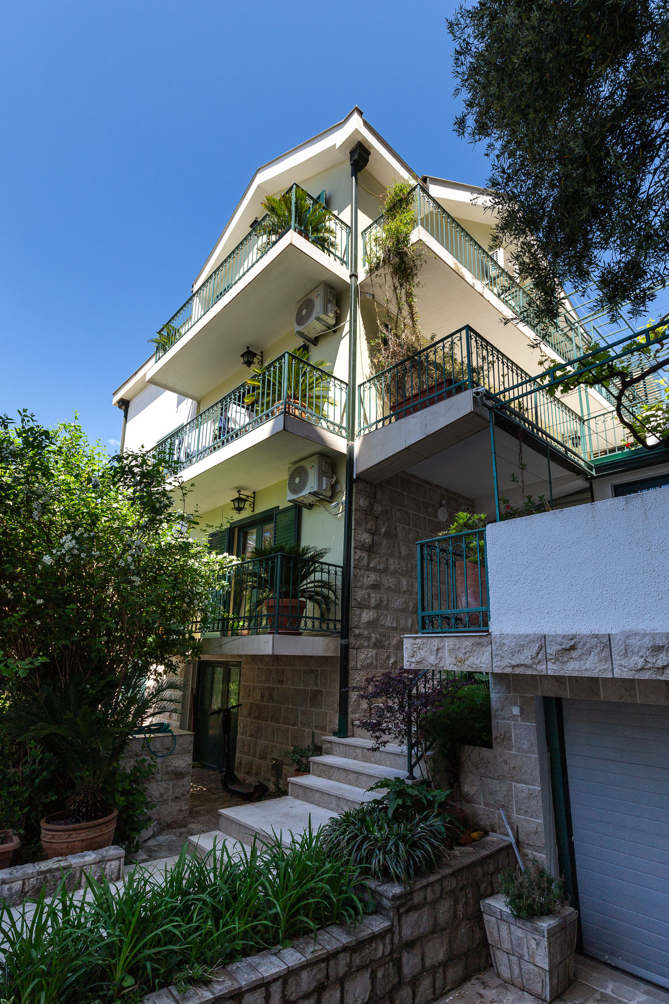 Image of House - 6 Bedrooms - 3 Bathrooms for Sale in Budva-Budva-Montenegro, Image 41