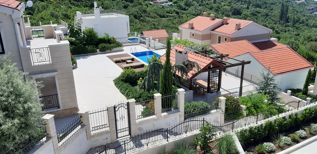 Image of Villa - 4 Bedrooms - 5 Bathrooms for Sale in Budva-Budva-Montenegro, Image 6