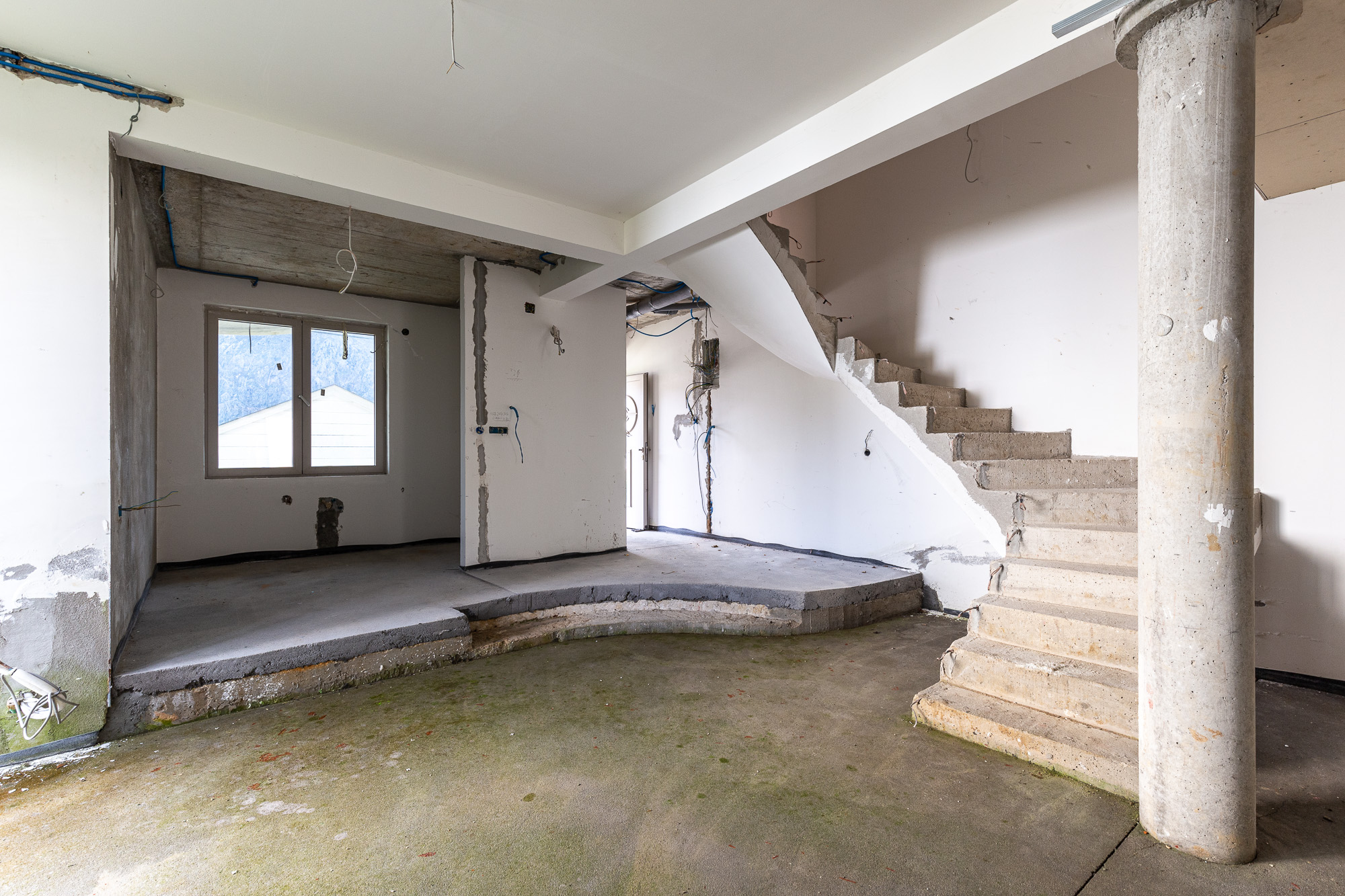 Image of House - 6 Bedrooms for Sale in Kotor-Prcanj-Montenegro, Image 9