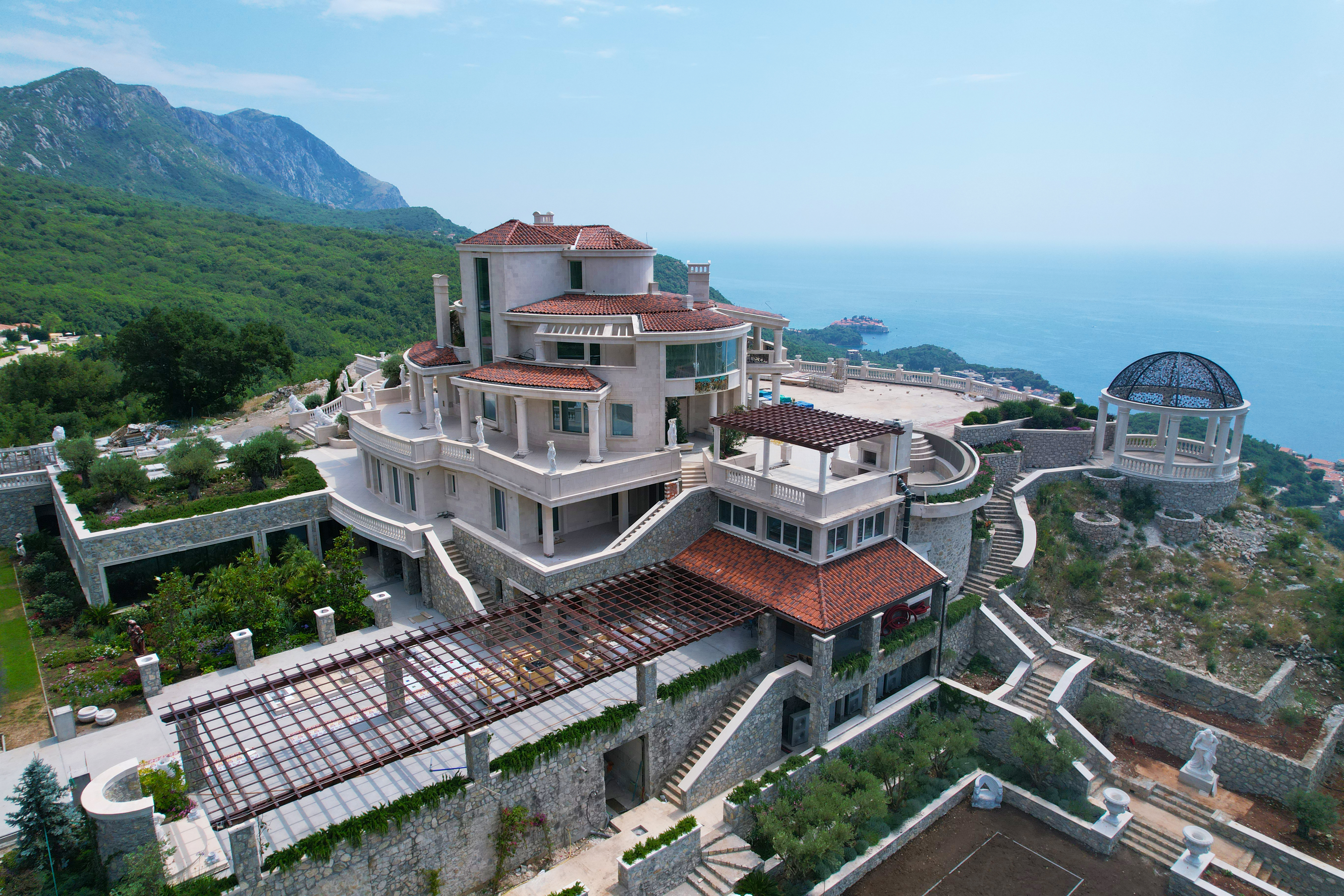 Image of Villa - 11 Bedrooms - 16 Bathrooms for Sale in Montenegro-Sveti Stefan-Montenegro, Image 7
