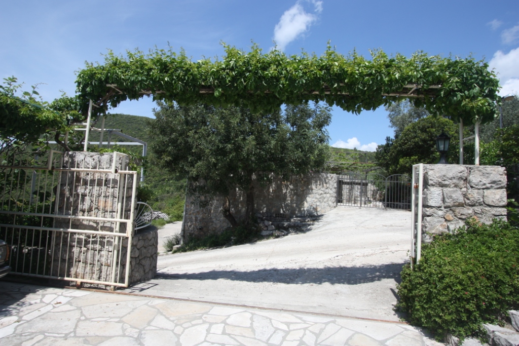Image of House - 4 Bedrooms - 6 Bathrooms for Sale in Herceg-Novi-Herceg Novi-Montenegro, Image 4