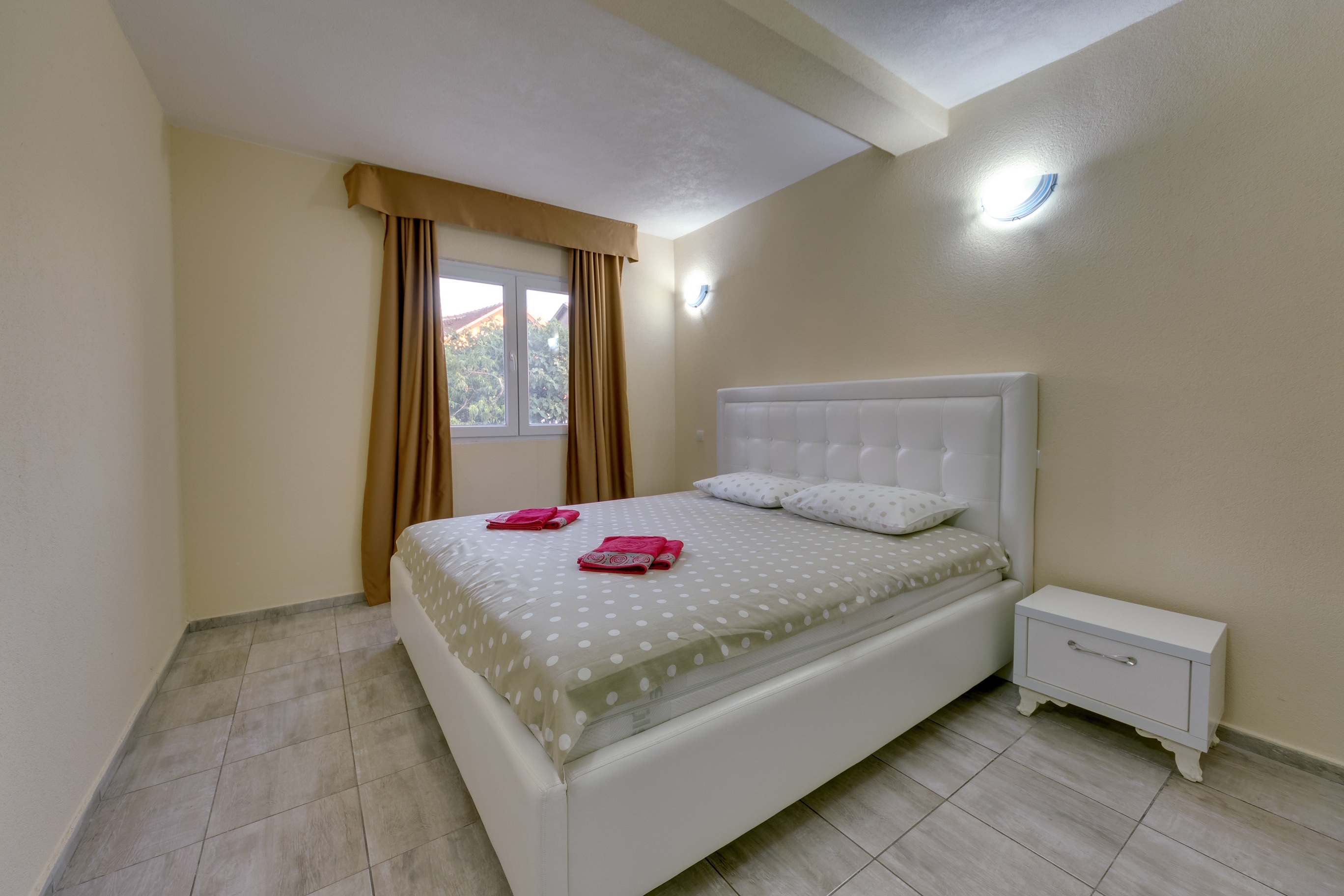 Image of Hotel - 10 Bedrooms for Sale in Bar-Bar-Montenegro, Image 12