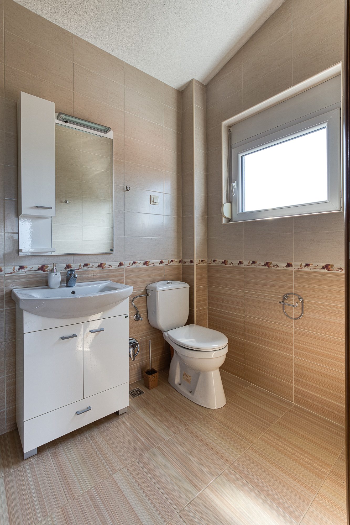 Image of House - 5 Bedrooms - 5 Bathrooms for Sale in Herceg-Novi-Montenegro, Image 9