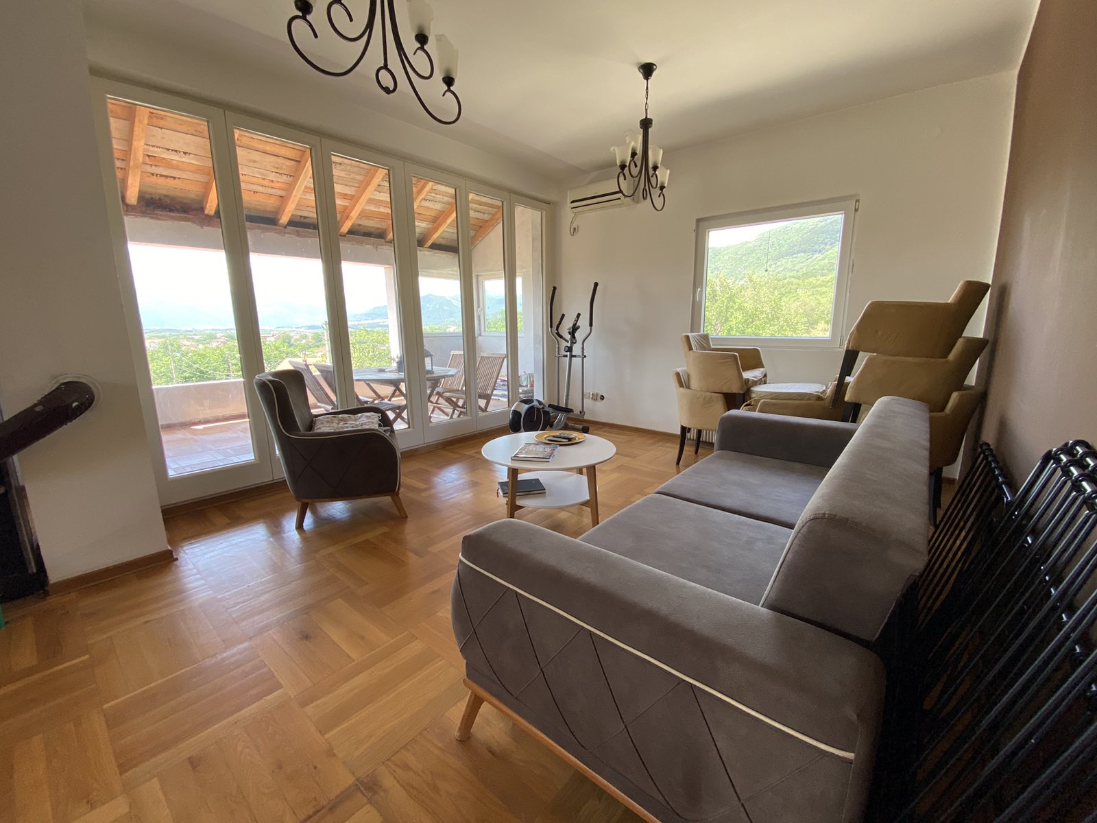 Image of House - 8 Bedrooms - 4 Bathrooms for Sale in Kotor-Radanovici-Montenegro, Image 2