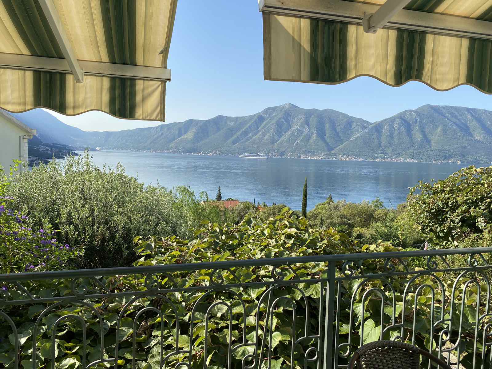 For sale apartment in Orahovac with a panoramic sea view
