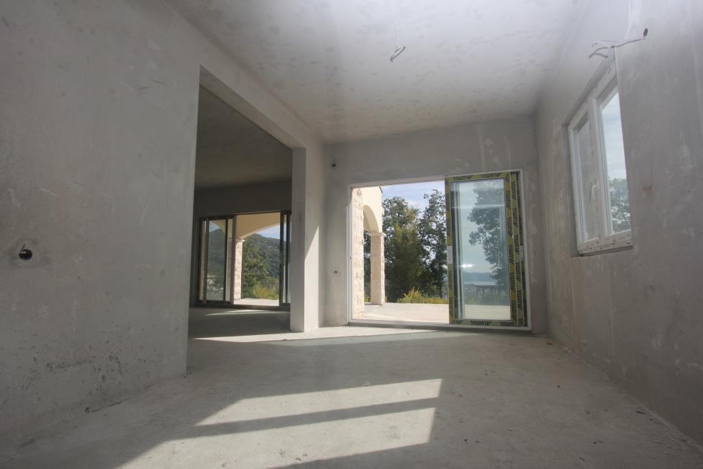 Image of House - 4 Bedrooms - 3 Bathrooms for Sale in Herceg-Novi-Herceg Novi-Montenegro, Image 3