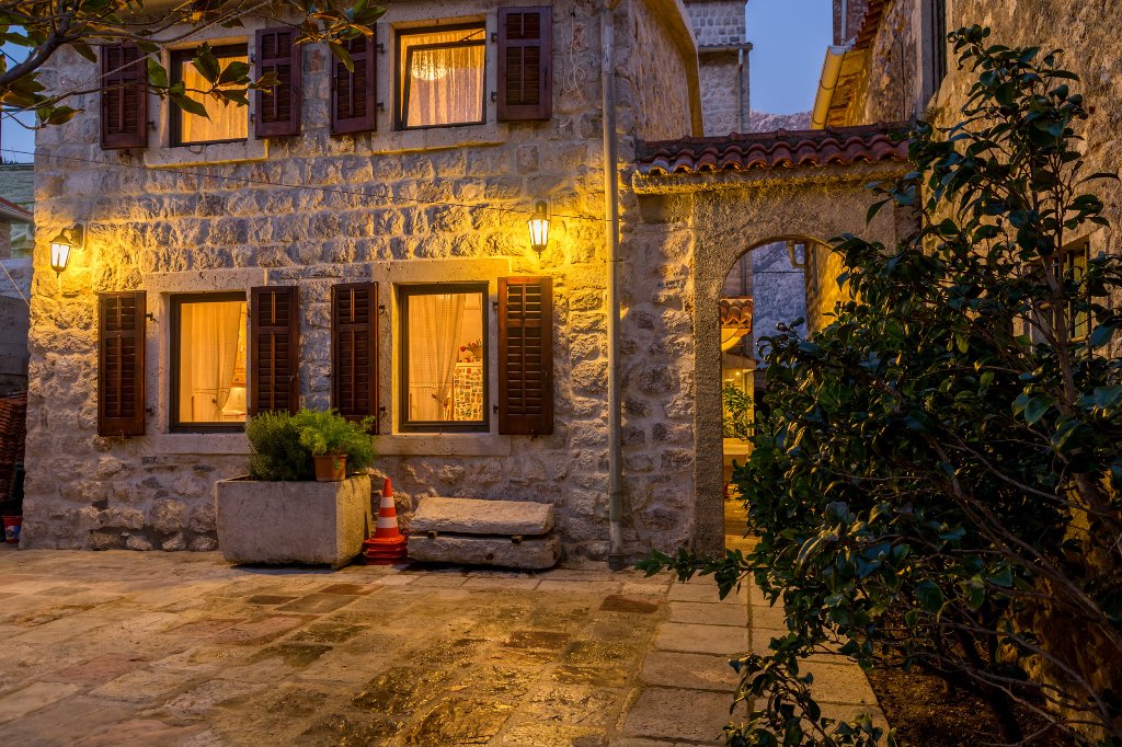 Image of House - 6 Bedrooms - 6 Bathrooms for Sale in Kotor-Prcanj-Montenegro, Image 4