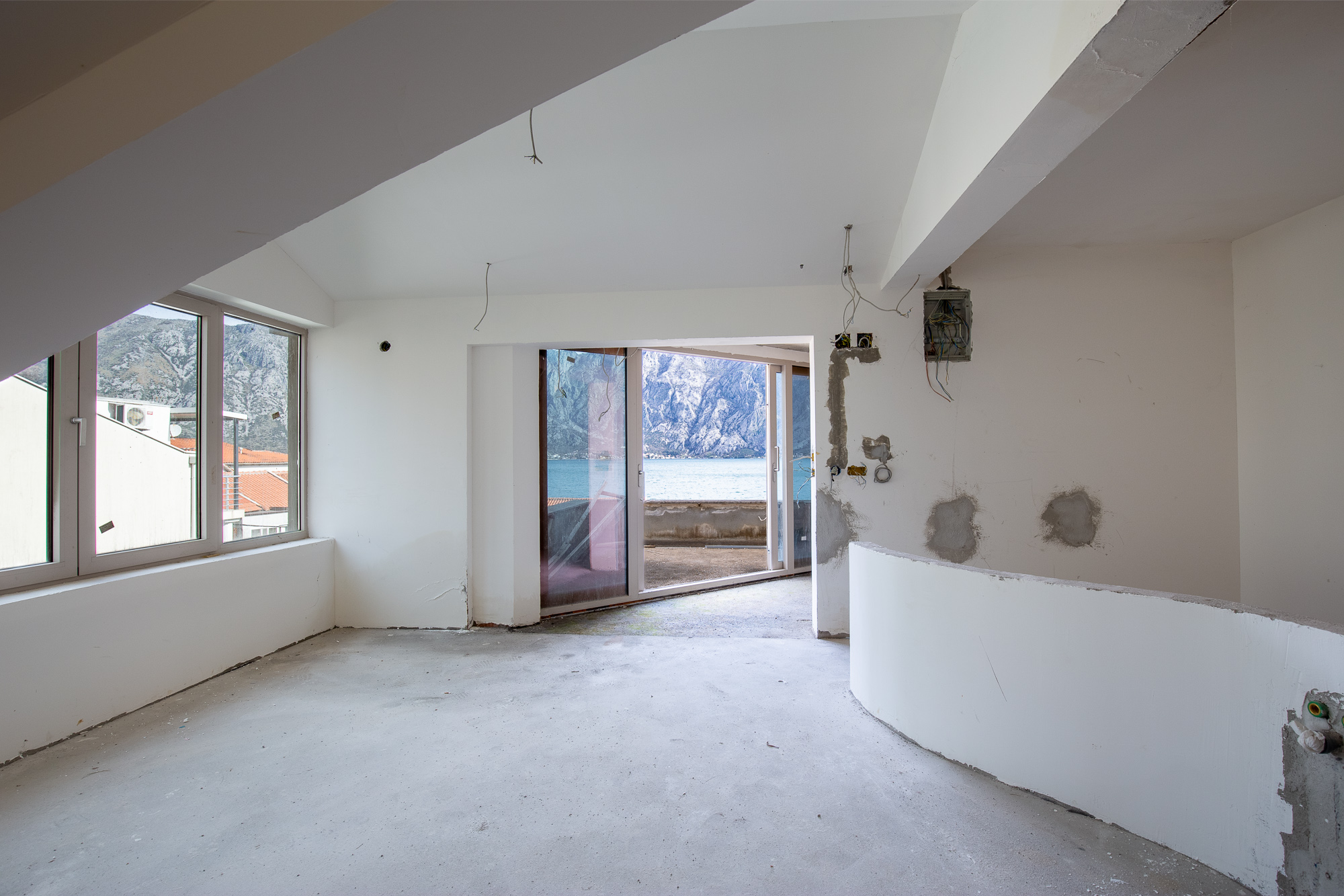 Image of House - 6 Bedrooms for Sale in Kotor-Prcanj-Montenegro, Image 37