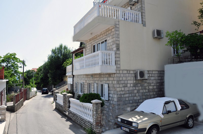 Image of House - 6 Bedrooms - 4 Bathrooms for Sale in Herceg-Novi-Herceg Novi-Montenegro, Image 2