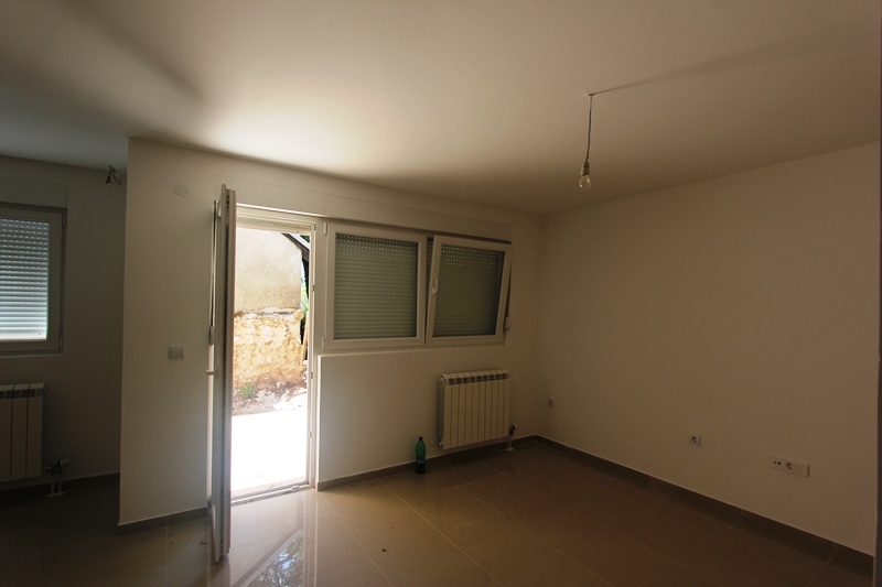 Image of House - 6 Bedrooms - 6 Bathrooms for Sale in Herceg-Novi-Igalo-Montenegro, Image 3