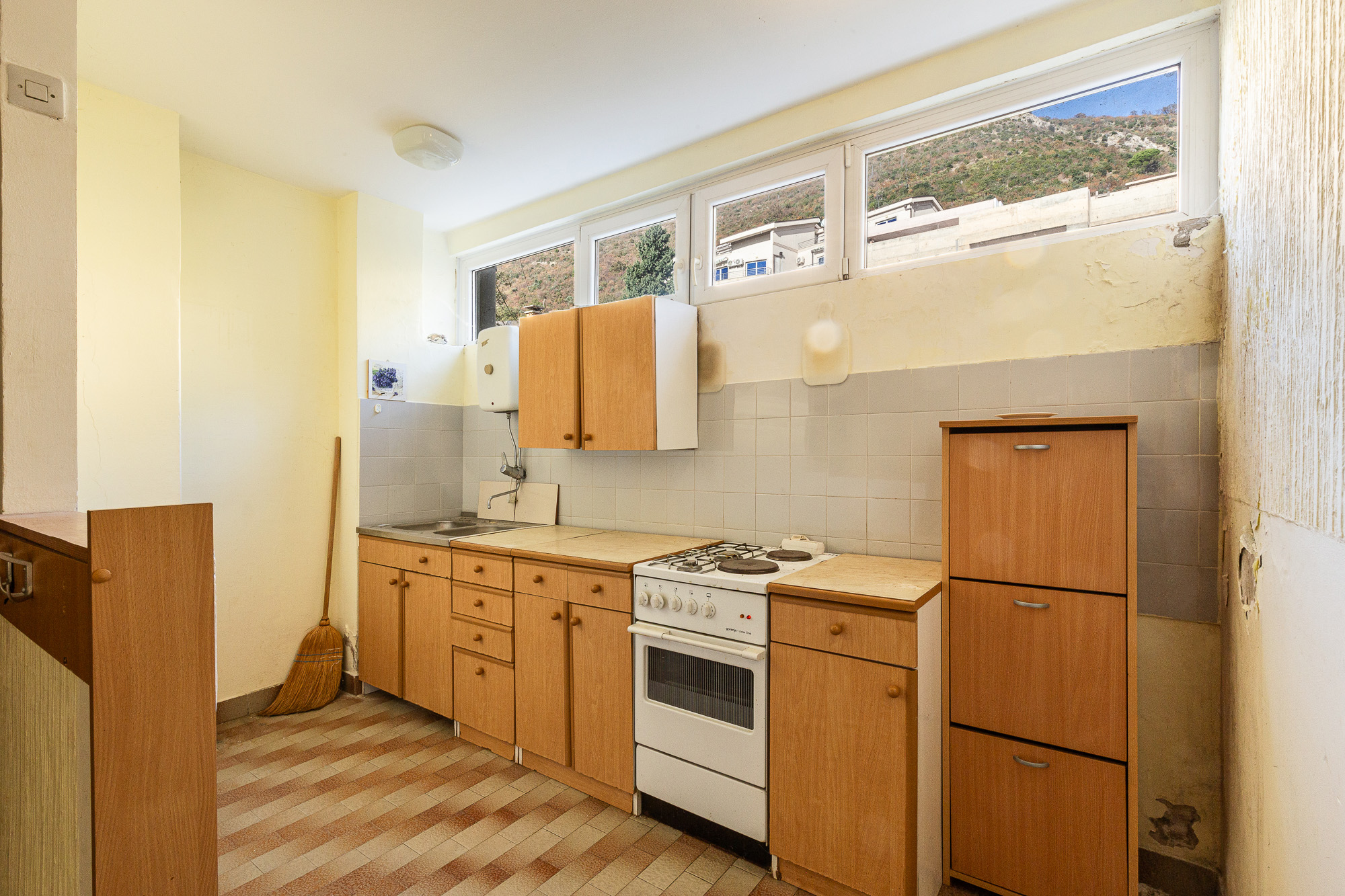 Image of Apartment - 2 Bedrooms - 1 Bathrooms for Sale in Budva-Petrovac-Montenegro, Image 12