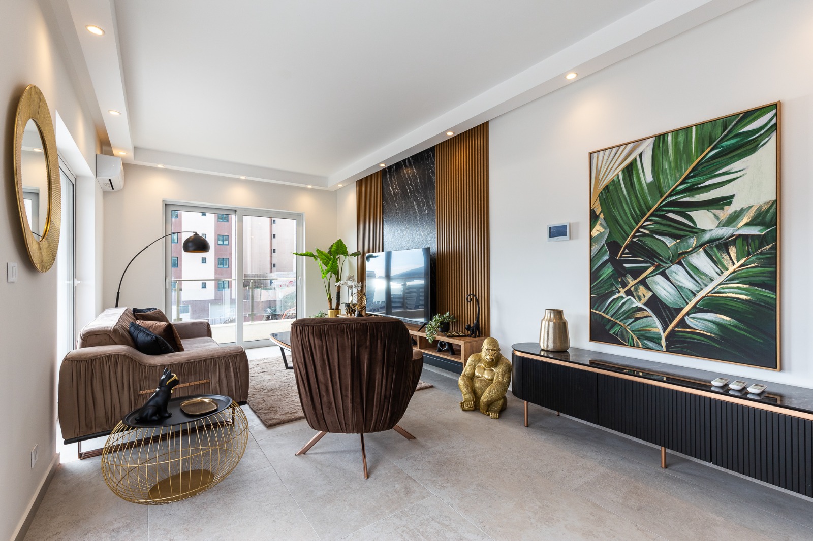 For sale: a spacious and luxuriously furnished three-bedroom apartment in the Sunny Side complex.  Becici Budva