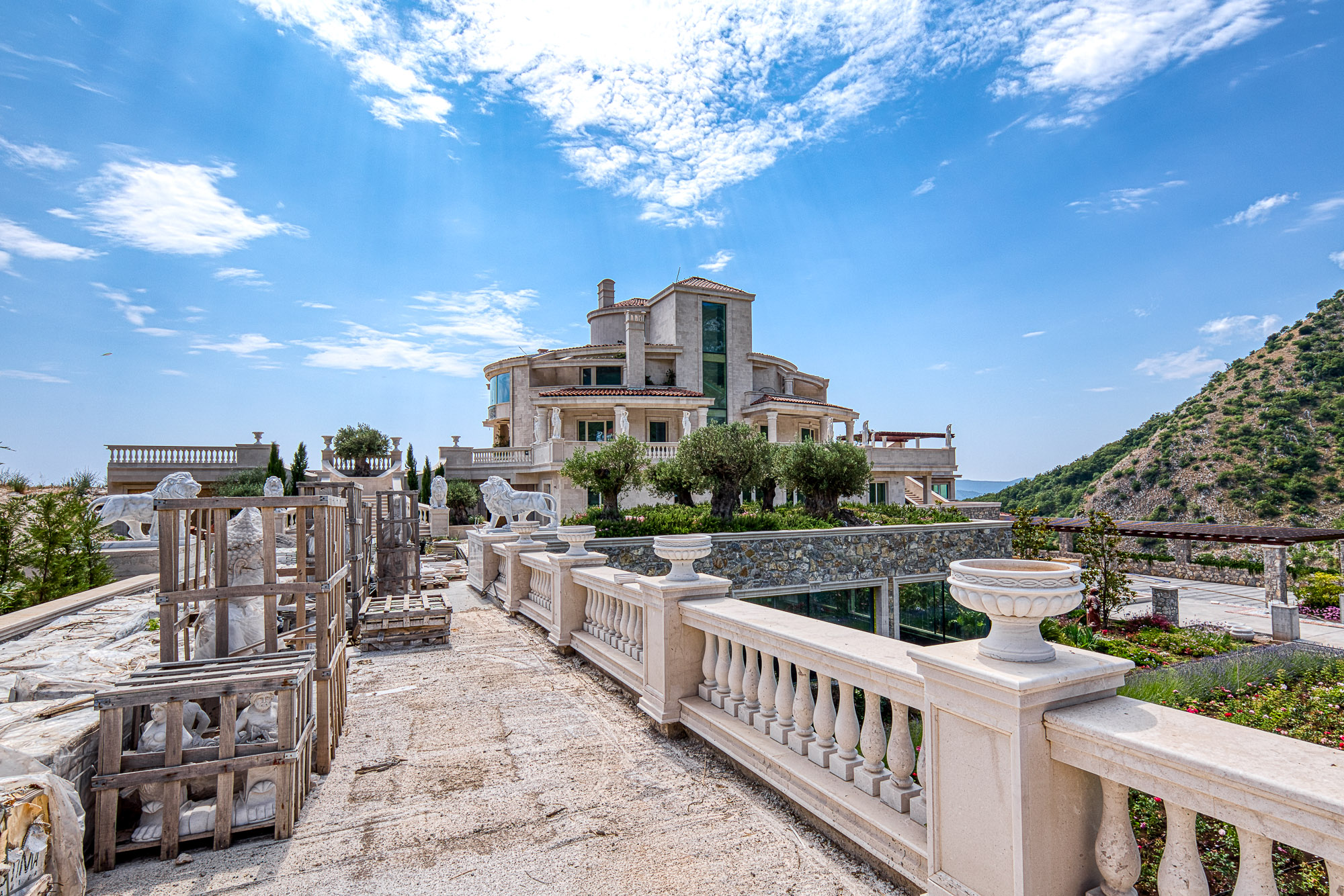 Image of Villa - 11 Bedrooms - 16 Bathrooms for Sale in Montenegro-Sveti Stefan-Montenegro, Image 12