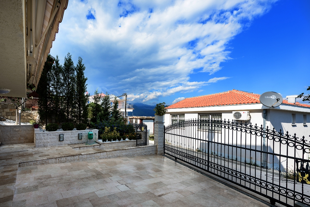 Image of Villa - 5 Bedrooms - 4 Bathrooms for Sale in Tivat-Tivat-Montenegro, Image 3
