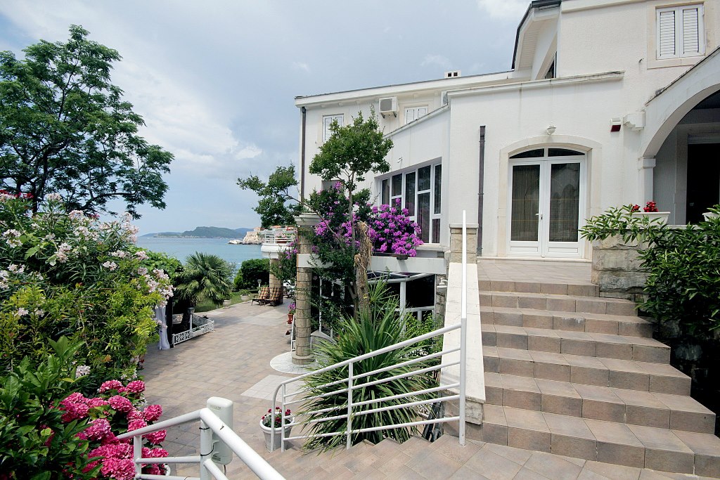 Image of Villa - 13 Bedrooms - 12 Bathrooms for Sale in Budva-Sveti Stefan-Montenegro, Image 4