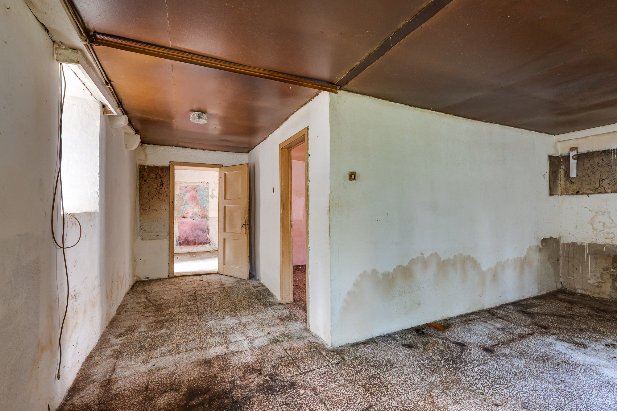 Image of House - 4 Bedrooms - 2 Bathrooms for Sale in Kotor-Kotor-Montenegro, Image 5