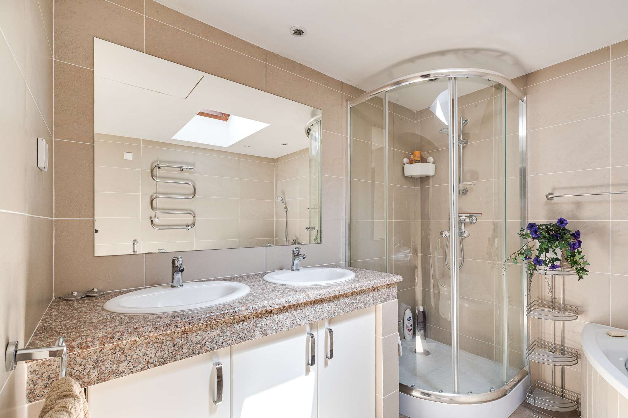 Exclusive Modern House with Authentic Character, Wine Cellar and Panoramic Views