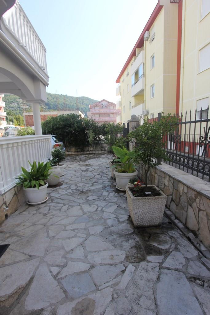 Image of House - 5 Bedrooms - 3 Bathrooms for Sale in Budva-Budva-Montenegro, Image 3