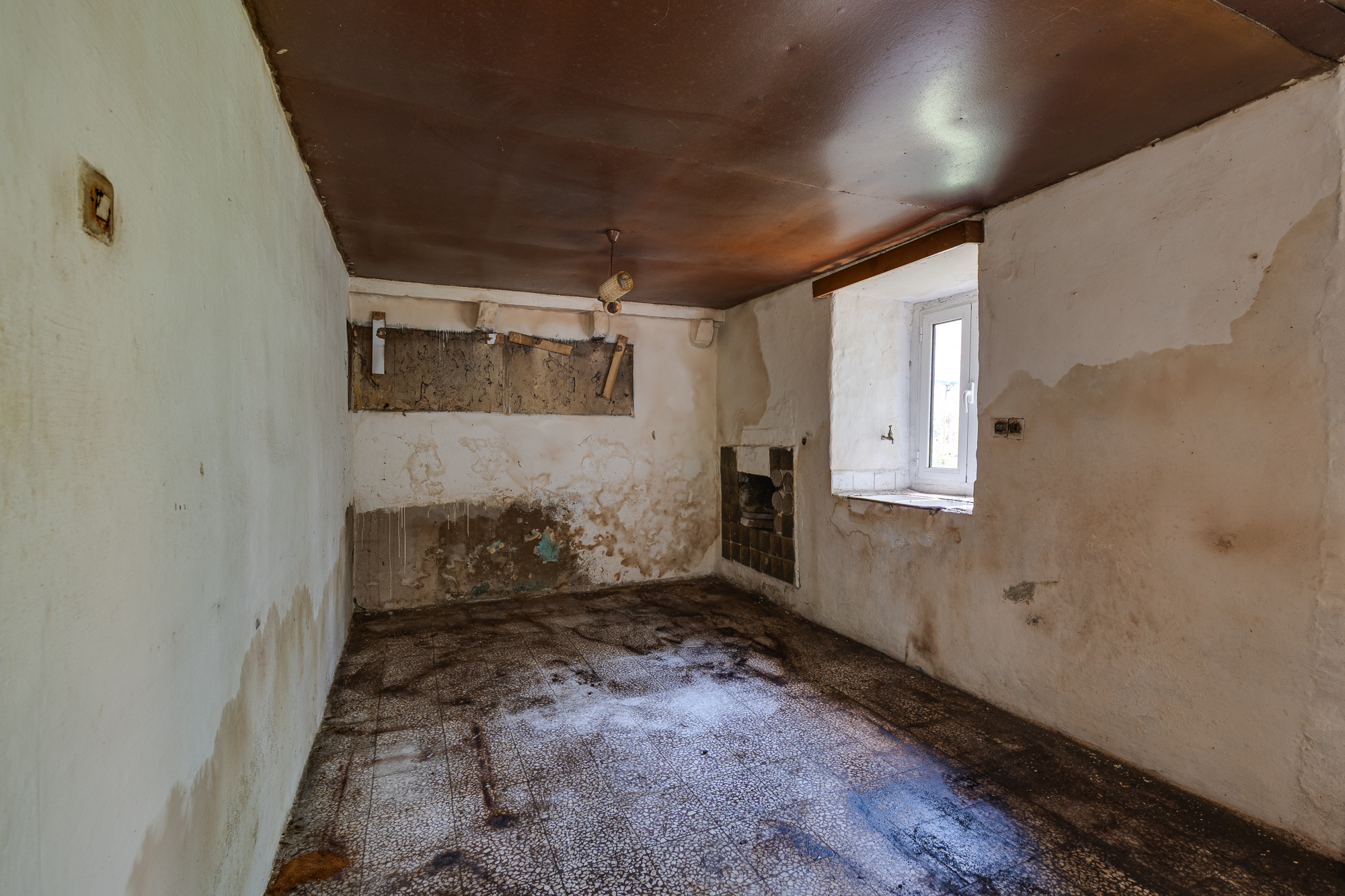 Image of House - 4 Bedrooms - 2 Bathrooms for Sale in Kotor-Kotor-Montenegro, Image 3